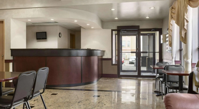 Days Inn - Toronto East Lakeview