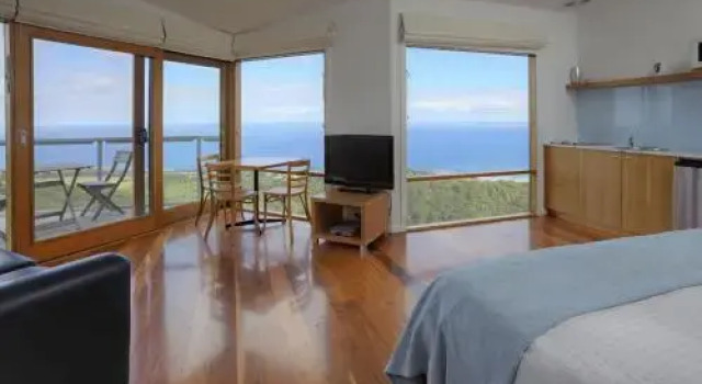 Chriss Beacon Point Restaurant & Villas, Book Hotel  