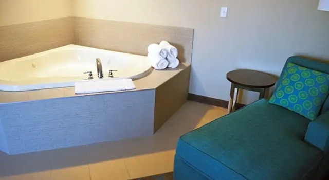 Двухместный люкс c 1 комнатой Holiday Inn & Suites Syracuse Airport - Liverpool by IHG