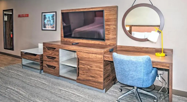 Люкс Hampton Inn by Hilton Ottawa Airport
