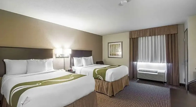 Четырёхместный люкс Quality Inn & Suites Thompson