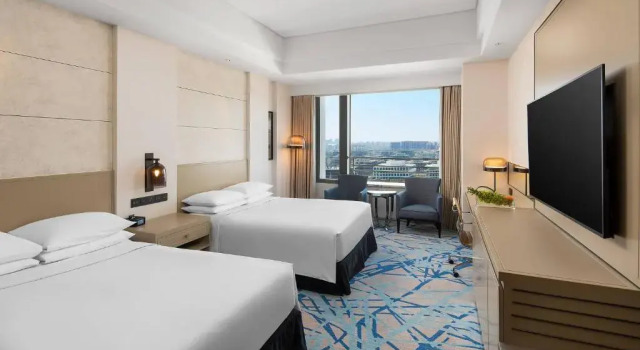 Двухместный номер High Floor Renaissance Shanghai Caohejing Hotel