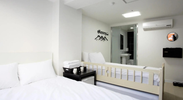 Трёхместный номер Deluxe Ekonomy Hotel Myeongdong Premier