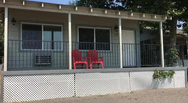 Clear Lake Cottages & Marina