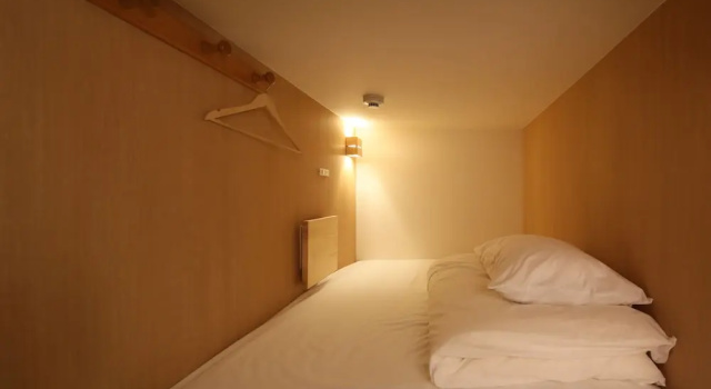 Кровать в общем номере (женский номер) HOTEL THE Grandee Shinsaibashi Namba