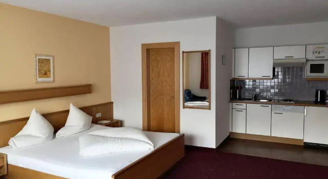 Apart Hotel Ideal, Забронировать Апарт-отель Отели Ладис 4 звезды, рядом с Зонненбан Ладис-Фисс, 4*