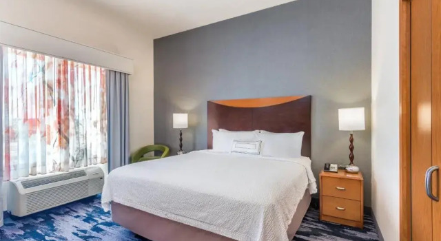 Номер Standard Fairfield Inn and Suites by Marriott Madison East