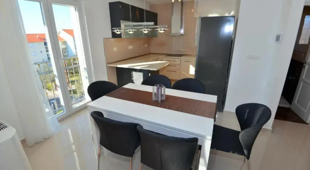 Apartments Villa Coratina, Buchen Sie Ferienwohnung Hotels in Gespanschaft Split-Dalmatien mit Pool, Schwimmbad