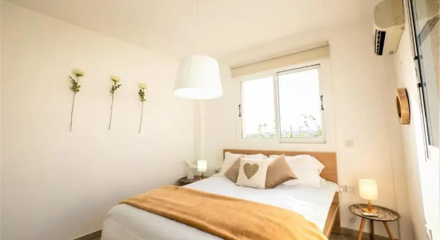 Home & Poetry, Varaa Hotelli Protarás Famagusta