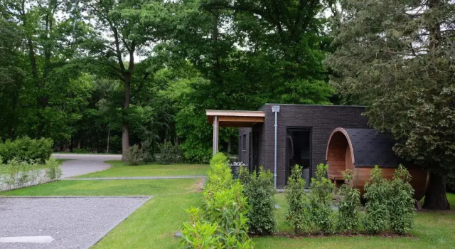 The White Oak - Luxe 4 persoons bungalow met prive sauna, Rezerwuj Hotel Hotele w Veluwe z parkingiem, Parking