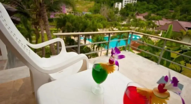 Номер Deluxe с балконом PS Hill Resort Phuket Patong - SHA Plus