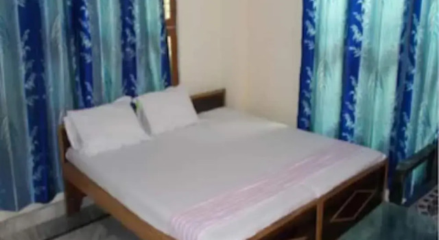 Goroomgo Uma Ganga Guest House Varanasi
