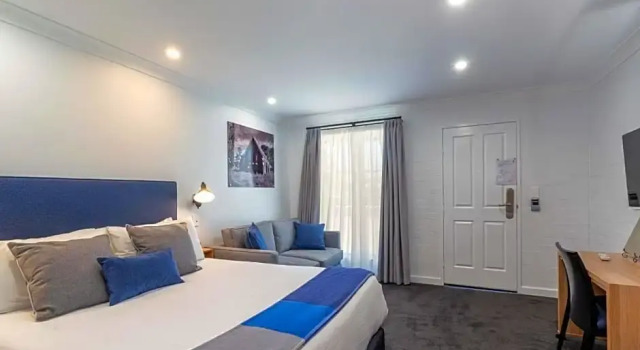 Номер Deluxe Town Square Motel