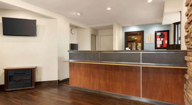 Super 8 by Wyndham Findlay