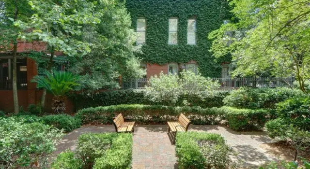 Апартаменты Southern Charm on Liberty