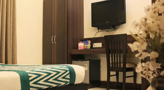 Hotel Aman Palace-Rajouri Garden, Забронировать Отель Отели Нью-Дели с завтраком, Завтраки