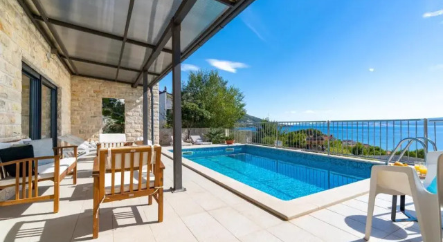 Вилла Villa Oslo - luxury place with sea views & heated pool, 300m far from sandy beach