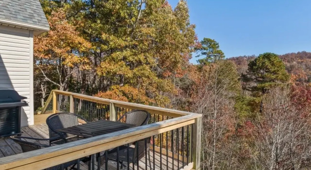 Rumbling Bald Resort Home In Lake Lure - Wifi - Community Beach, Pool, Golf And More 5 Bedroom Home by Sunscape Property Management, Забронировать Курортный отель Курортные отели Лейк-Лур, Курортный отель