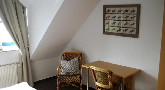 Komfortables Reetdachferienhaus Hasel 1, Réserver Hôtel Puddemin Rügen