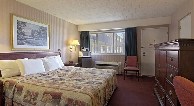 Country Hearth Inn & Suites Lancaster