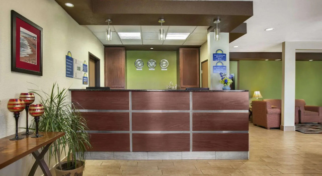 Days Inn Benton Harbor/ St. Joseph, Rezerwuj Hotel Benton Harbor Michigan