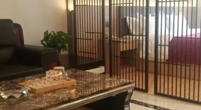 Люкс Business Luyating Hotel (Xiong'an New Area Rongcheng Aowei Road Branch)