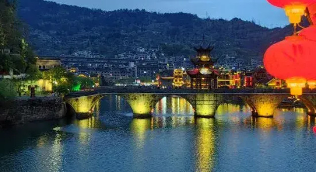 Zhenyuanju Mountain Wenshui Homestay, Rezerwuj Hotel Hotele w Qiandongnan z parkingiem, Parking