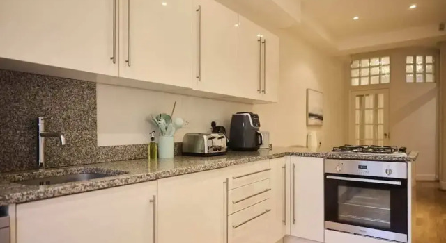 Апартаменты The West Kensington Hideout - Cozy 2bdr Flat With Garden