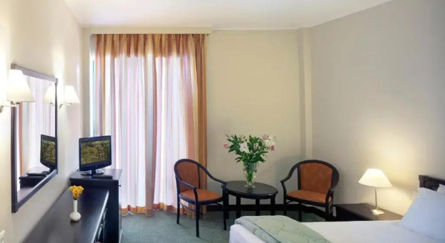 Трёхместный номер Standard Margarona Royal Hotel