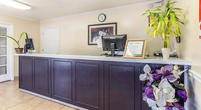 Econo Lodge Santee, Забронировать Отель Отели Южной Каролины с завтраком, Завтраки
