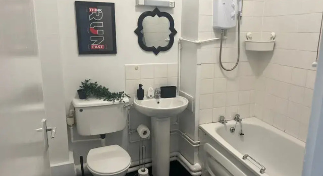 Апартаменты Apartment Sleeps 6 With Ensuite