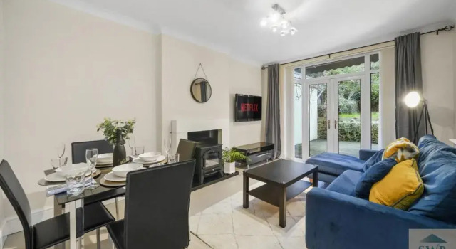 Stays with Bels Short Lets Serviced Accommodation Nottingham contractors & Leisure up to 7 guests, Забронировать Отель Отели Ноттингема с парковкой, Парковка