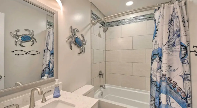 Апартаменты Charming Condo w/ Pool Access - Walk to Beach