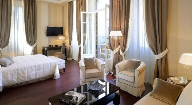 Двухместный полулюкс GH Palazzo Suite & SPA