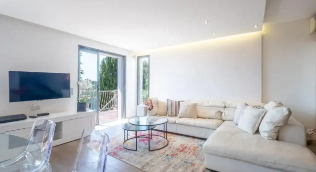 SERRENDY PENTHOUSE STYLE HOUSE Swimming pool and absolute calm!, Rezervasyon Otel Mimosa Road otoparklı oteller, Otopark