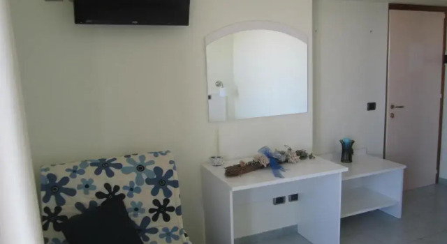 Четырёхместный номер Standard с балконом и с видом на море Hotel Tirreno Formia