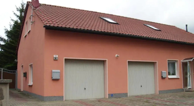 Ferienwohnung Am Dorfplatz, Prenota Appartamento Hotel a Garz con parcheggio, Parcheggio