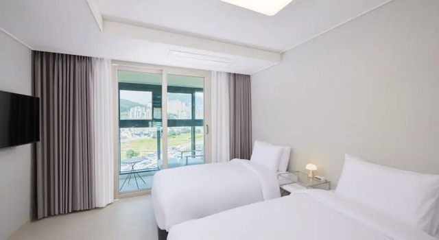 Standard Doppel Zimmer mit Balkon Shift Door Residence Hari