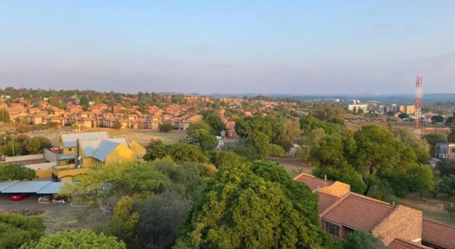 Centurion Fully furnished lock up&go 1 bedroom apartment, Buchen Sie Ferienwohnung Centurion 