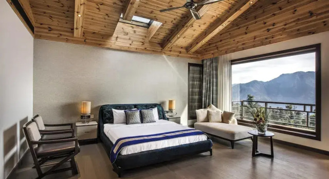 An Extravagant Pushp Villa Overlooking the Ganges