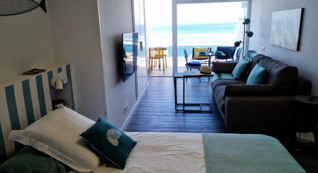 Luxury Suite Over The Beach