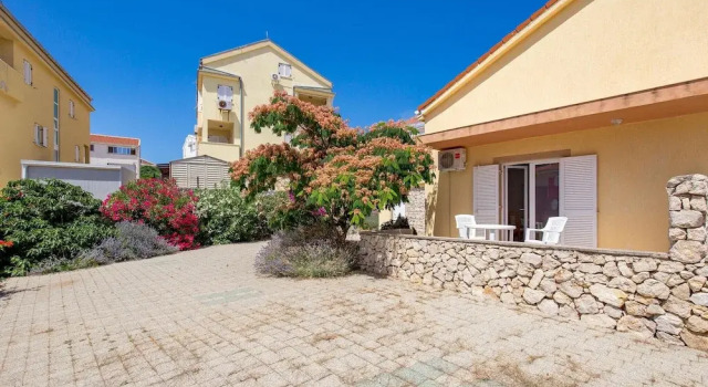 Amazing Apartment in Novalja With Wifi and 1 Bedrooms