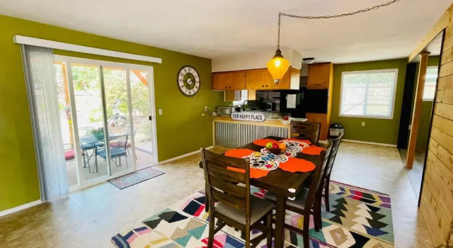 Welcome! Colorful 50's Ranch in the Heart of Eugene