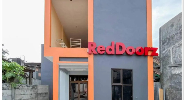 RedDoorz Syariah near T2 Juanda Airport 2
