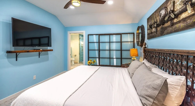 8852 Bay Pine 3 Bedroom Home by RedAwning, Varaa Lomakoti Hotellit Emerald Coast uima-altaalla, Uima-allas