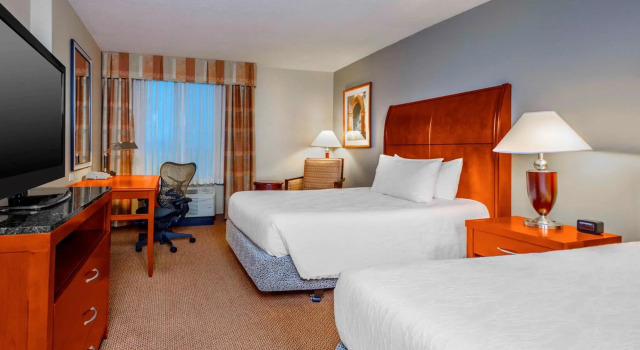 Четырёхместный номер Standard Hilton Garden Inn Independence