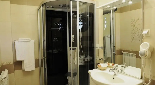 Deluxe Dvoulůžkový s manželskou postelí pokoj s balkonem Villa Alice