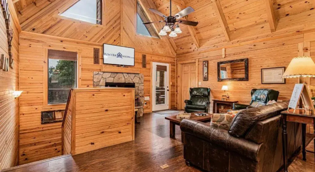 Luxury 2700 Sq Ft Log Cabin Private Hot Tub Game room Pool Table Best View, Boek Hotel Hotels in Missouri met zwembad, Zwembad