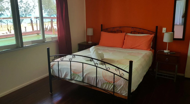 Arcadia Beach Guest House and Car Hire, Boek Pension Arcadia Magnetic Island