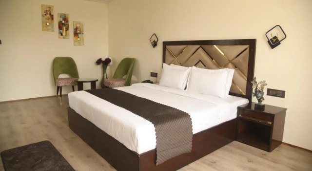 Cloud Social, Rezerwuj Hotel Hotele w Meghalaya z parkingiem, Parking
